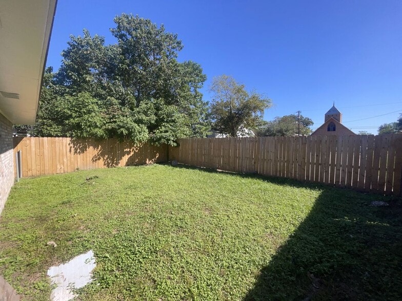 Building Photo - 1915 Tennessee St