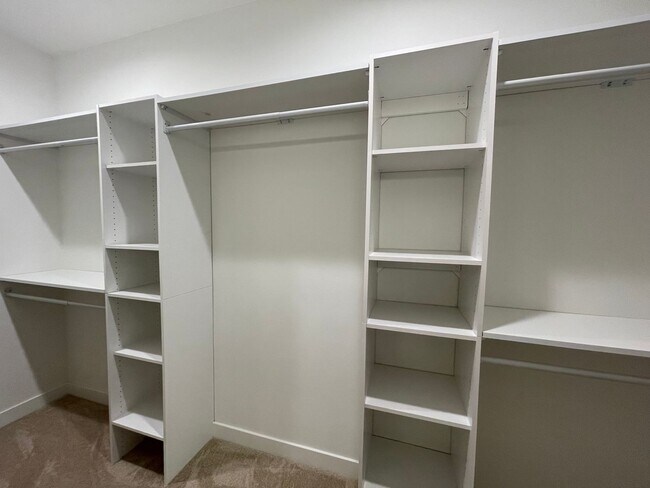 Building Photo - AVAILABLE AUGUST- 3 Bed 2 Bath Townhome In...