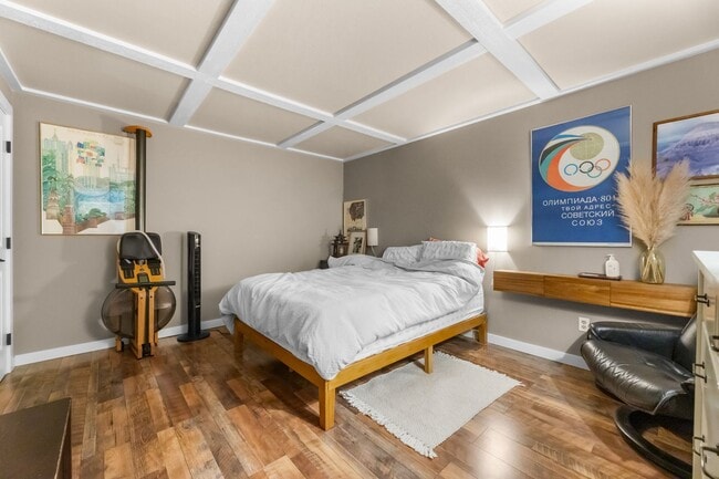 Building Photo - University Place 4 Bed/3 Bath