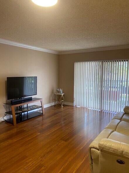 Building Photo - 9301 SW 92nd Ave