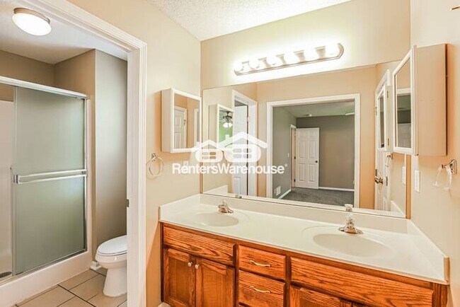 Building Photo - 3 Bedroom / 2 Bathroom Ranch Home in Raymore!
