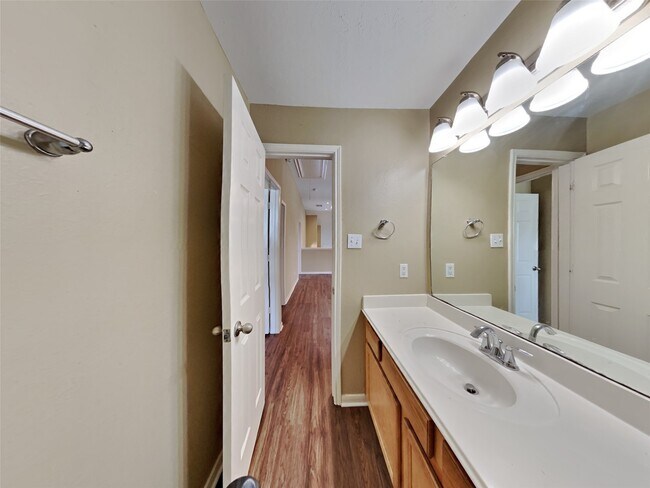 Building Photo - 14302 Baron Creek Ln