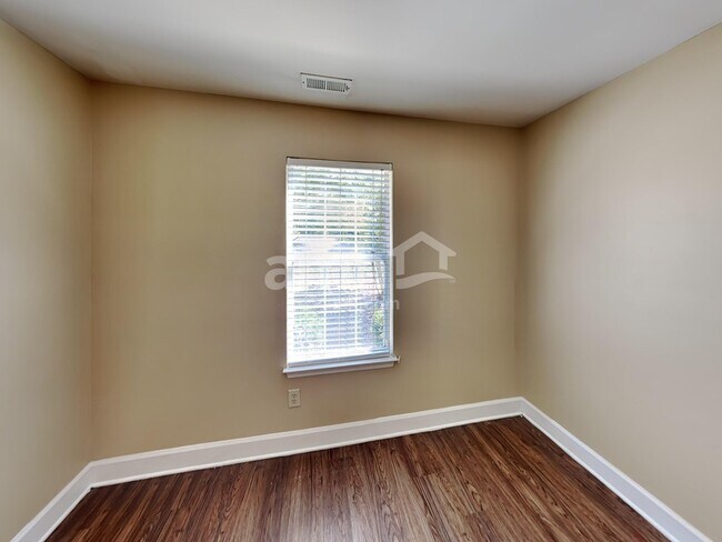 Building Photo - 1508 Cardinal Ln