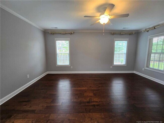 Building Photo - Rental in gated Gates Four!