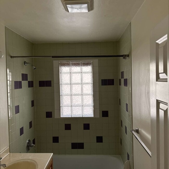 Building Photo - 45 E Simpson Ave