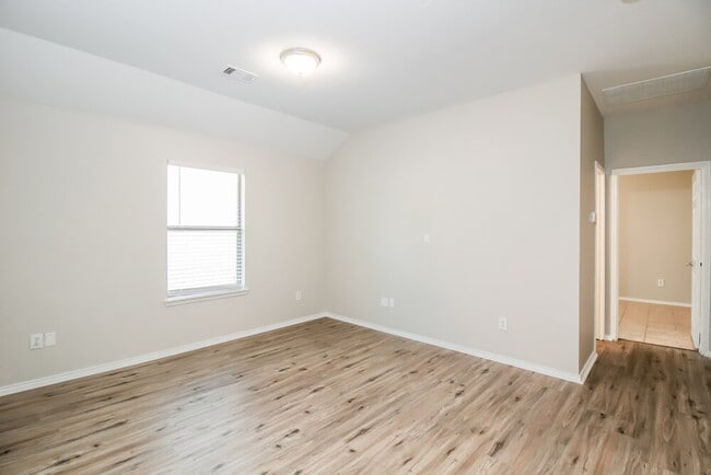 Building Photo - 129 Arbordale Way