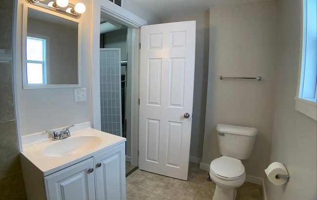 Building Photo - 3023 Kingston Ave