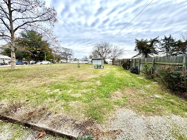 Building Photo - 185 Stonehouse Rd