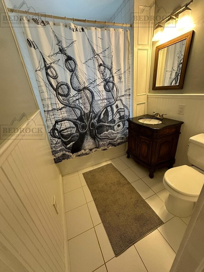 Building Photo - 633 Moulton St E