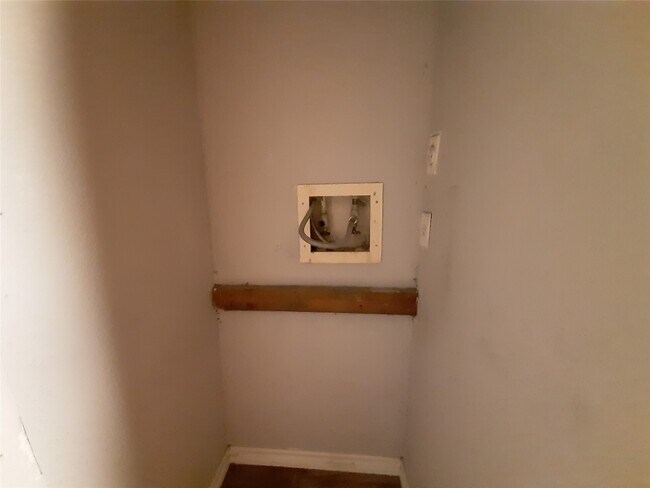 Building Photo - 9707 Richmond Ave.