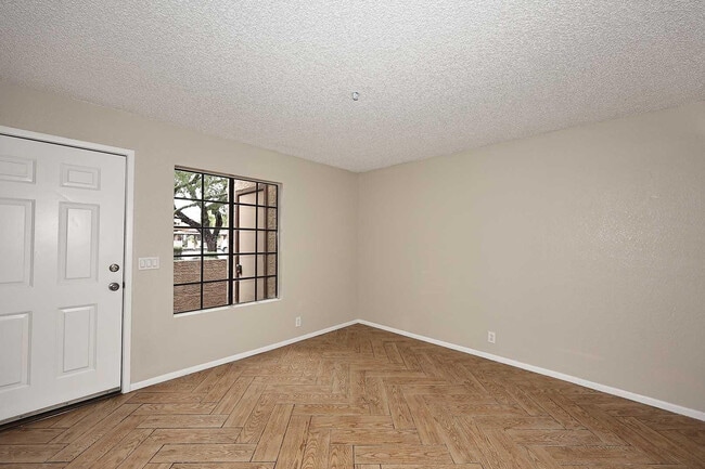 Building Photo - 8625 E Belleview Pl