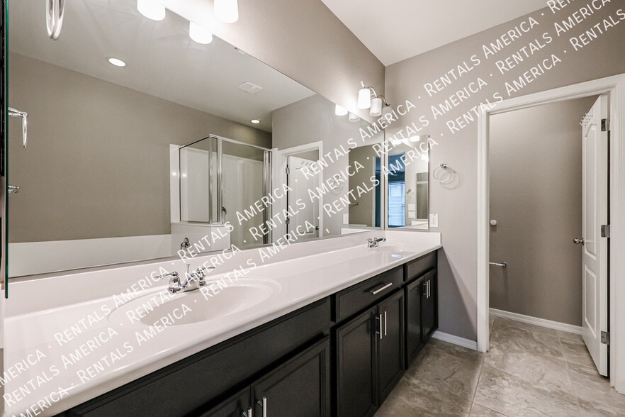 Building Photo - 4212 E Erie St