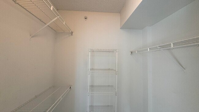Building Photo - 7808 Sonoma Springs Cir