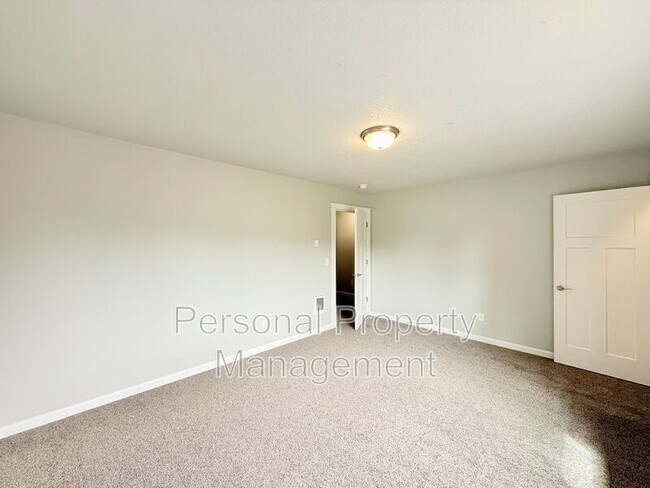 Building Photo - 12600 NE 49th St