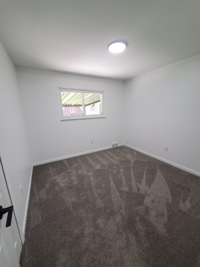 Building Photo - 3 Bedroom, 2 Bathroom Ranch, Updated Throughout, Granite, Stainless, 2 Beautiful Full Baths, Upda...