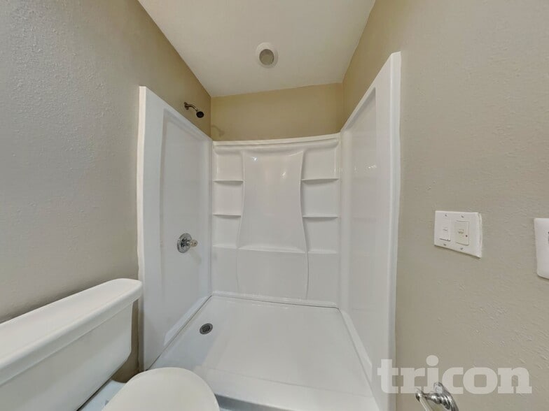 Building Photo - 6423 4th Ave NE