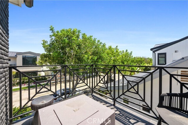 Building Photo - 2037 E Ocean Blvd