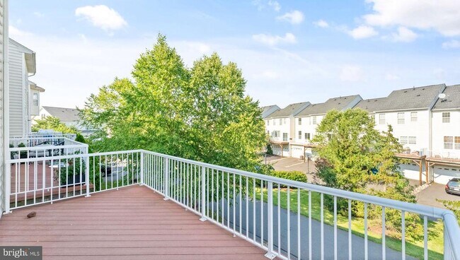 Building Photo - 23100 Dunlop Heights Terrace