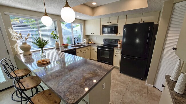 Building Photo - 6430 Bankside Dr