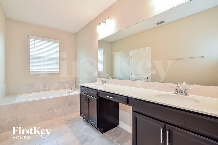 Building Photo - 4451 Seven Canyons Dr