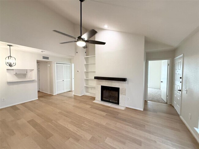 Building Photo - 1860 White Oak Dr