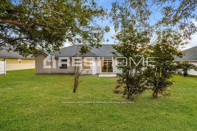 Building Photo - 11810 Cherry Bark Dr W