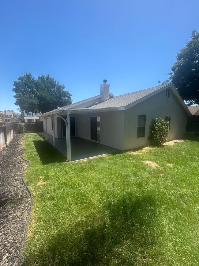 Building Photo - Single Story 3-bedroom home in Patterson!