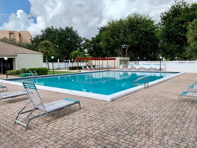 Building Photo - 3100 W Rolling Hills Cir