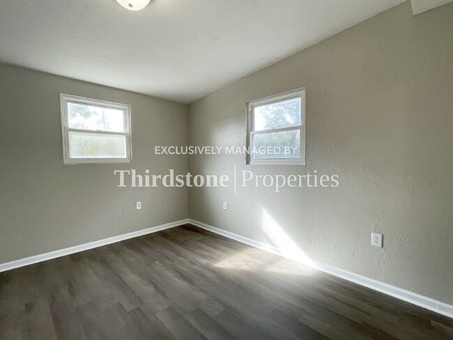 Building Photo - 10452 Pinehurst Dr