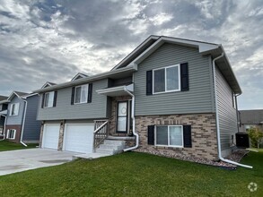 Building Photo - 7825 Yankee Woods Dr