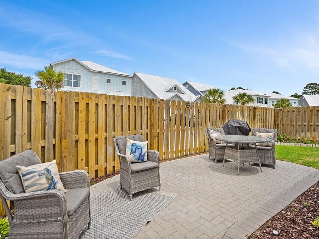Building Photo - Gorgeous newer 2-Story, 4 bedroom Home in ...