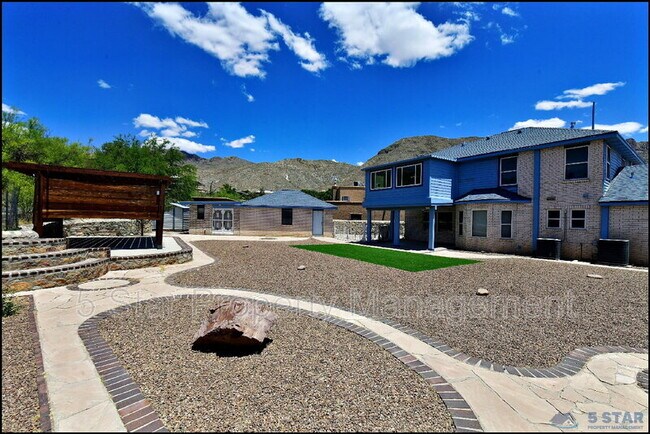 Building Photo - 529 Castlerock Ln