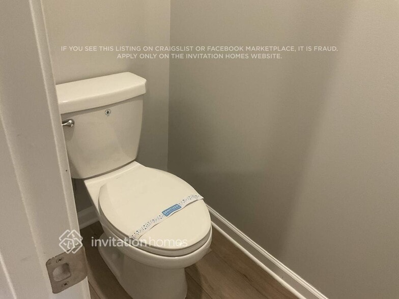 Building Photo - 513 Almere Dr