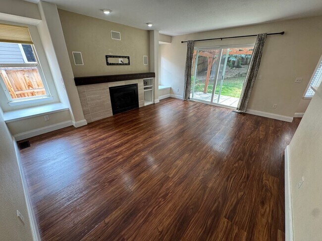 Building Photo - Available for Rent in Lone Tree's Desirable Carriage Club Neighborhood!