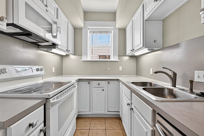 Building Photo - 711 Fargo St