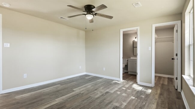 Building Photo - 2614 28th Ave N