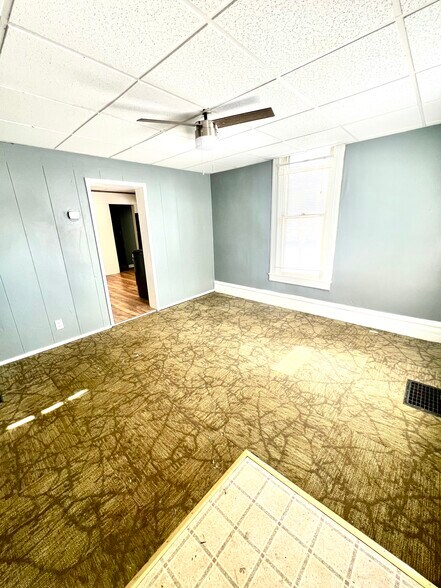 Building Photo - 220 W Pierce St