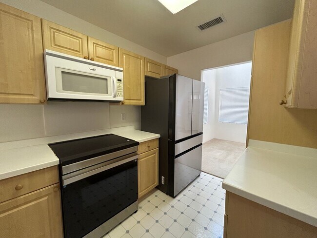 Building Photo - Large Ocean Pointe Home with In-Law Suite,...