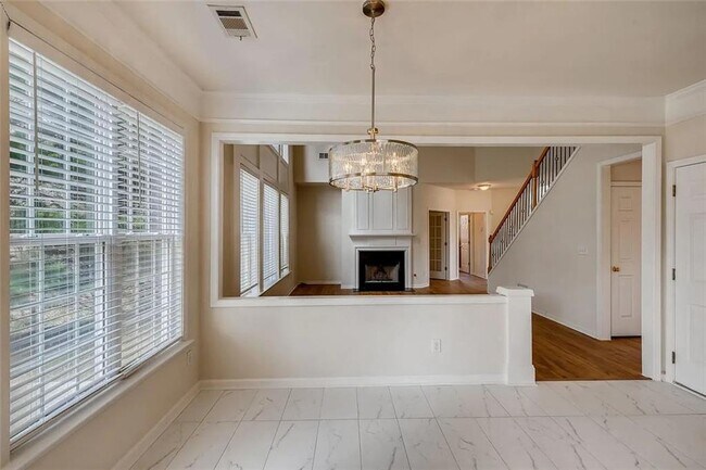 Building Photo - 520 Midhurst Pl