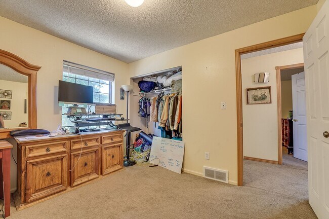 Building Photo - 4 bed, 2 bath Home in Central Fort Collins