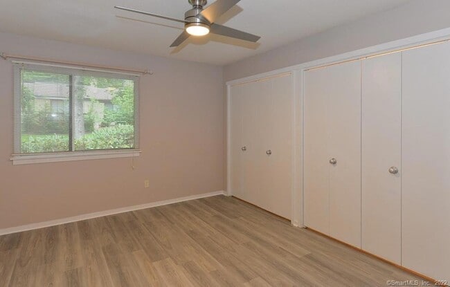 Building Photo - 994 Heritage Vlg