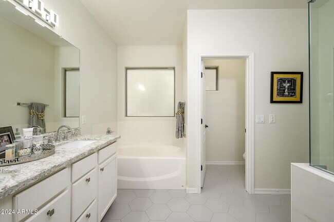 Building Photo - 17618 W Crocus Dr