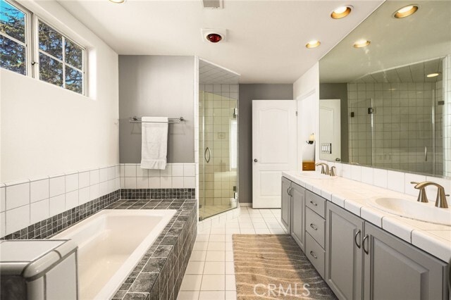 Building Photo - 1827 Barry Ave