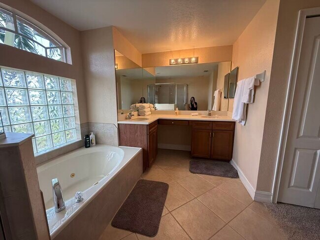 Building Photo - 409 SW 8th St