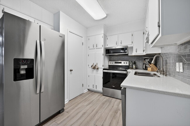 Building Photo - 313 Brackin St