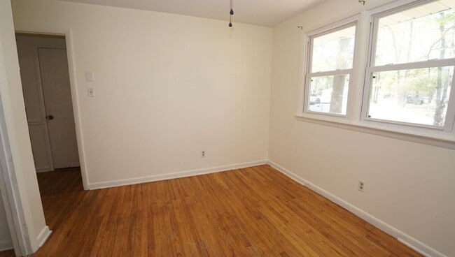 Building Photo - 1008 Hendricks Ave