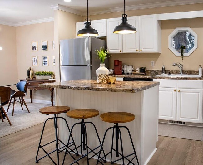 Building Photo - 14898 Dutchmans Dr