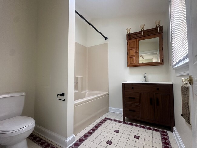 Building Photo - 18 W Whitlock Ave