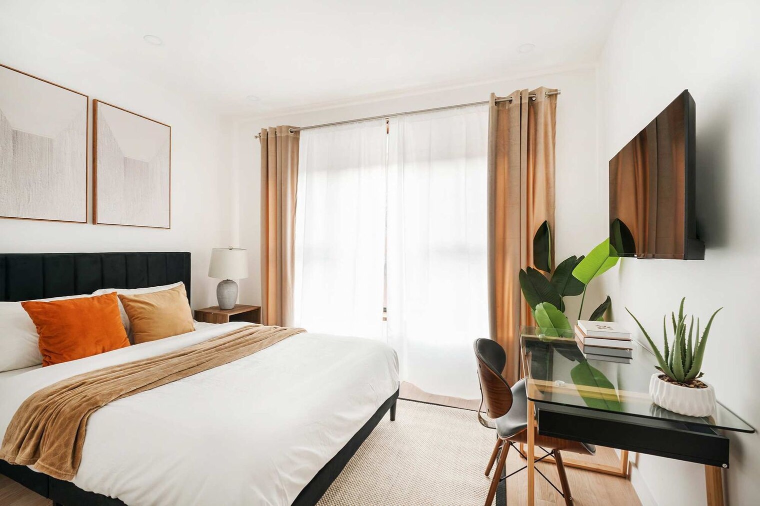 Building Photo - 347 E 78th St