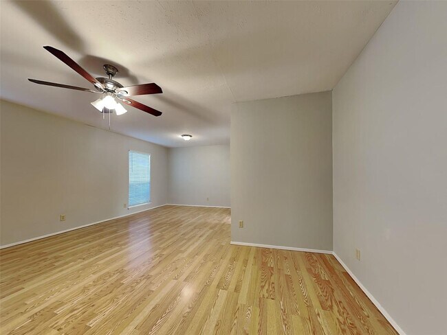 Building Photo - 3 BR/2BA | Renovated Single Family Home | Gated backyard